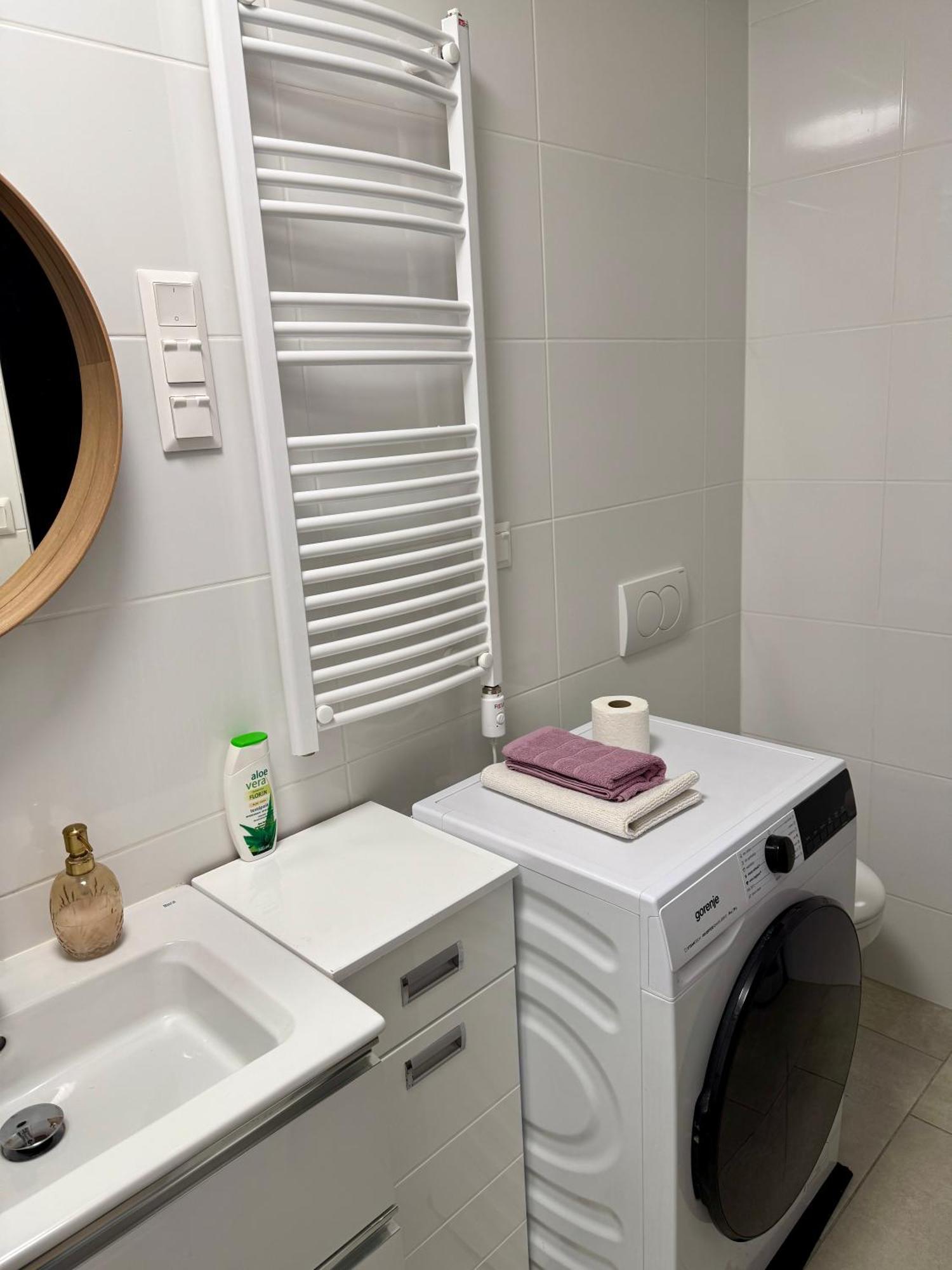 R77 Apartment Downtown - Penthouse Budapest Eksteriør billede